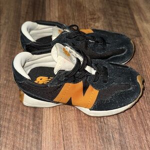 Toddler’s New Balance 327 size 8 toddler Black‎ & Camel